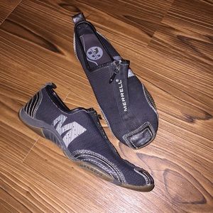 Black slip on Merrell tennis shoes with zipper