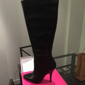 Show dazzle Dayra boots size 7.5