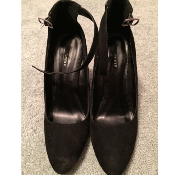 🔥🔥SOLD🔥🔥Forever 21 black heels