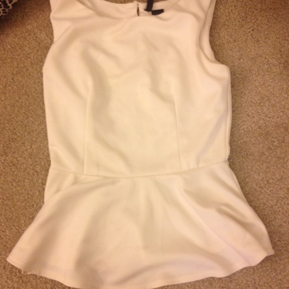 Peplum keyhole top