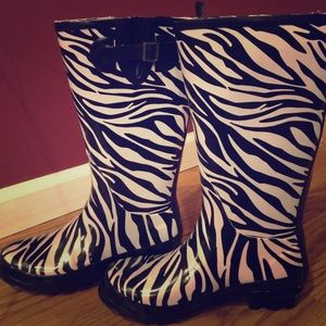 Rainboots!! Never worn.