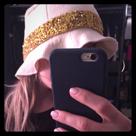 Iisli cream&gold sequins wool hat new without tag