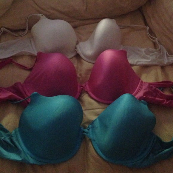Sold❤️bundled Lot of 3 Victoria Secret  bras