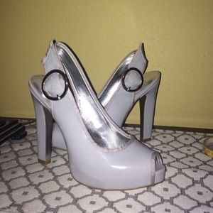 Jessica Simpsons peep toe pumps