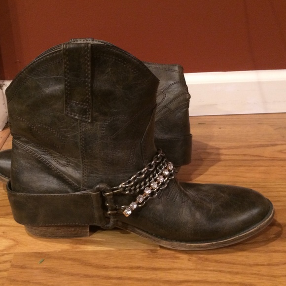 Jeweled Cowboy Boots!!