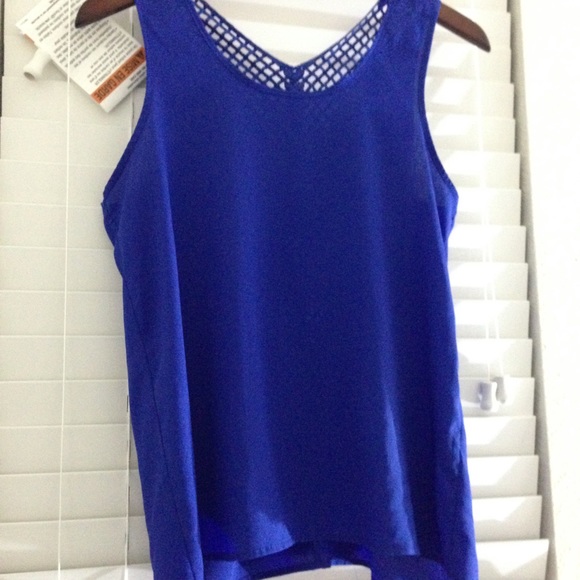 Blue top - Picture 1 of 2