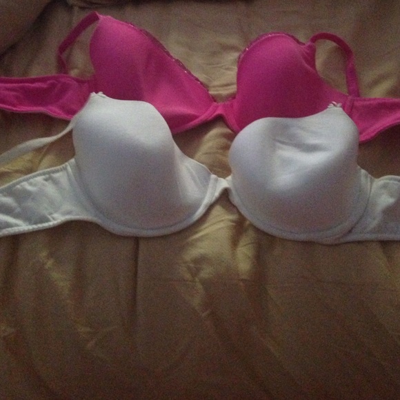 Sold❤️ bundled Lot of 2 Victoria Secret bras