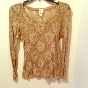 Gold lace layering t