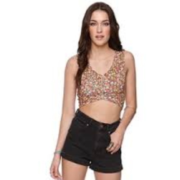 ISO this top!! - Picture 2 of 2