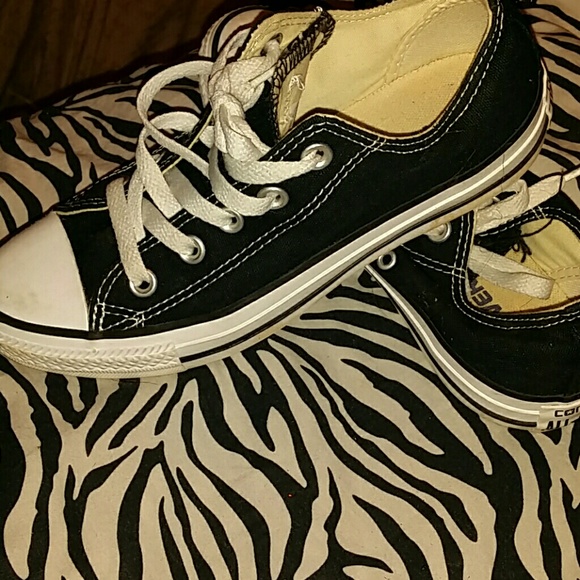 ❌SOLD❌🚫Black and white converse