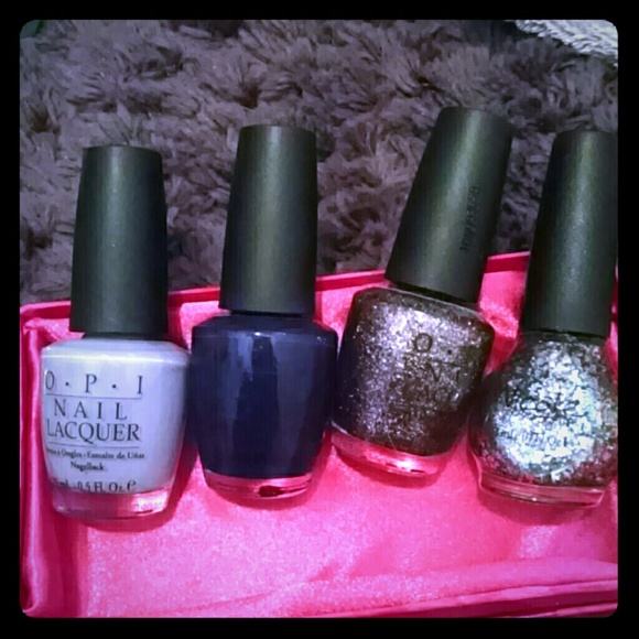 OPI polishes set of 4