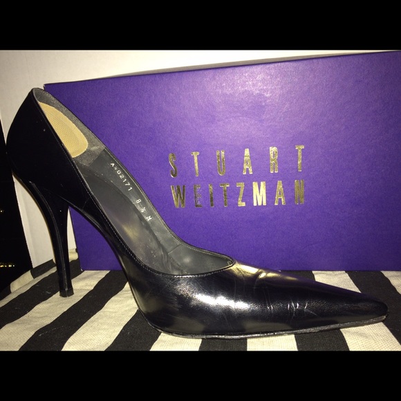 **SOLDStuart Weitzman FEVER Black pointed toe 8.5M