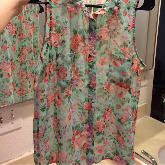Floral top - Picture 3 of 3