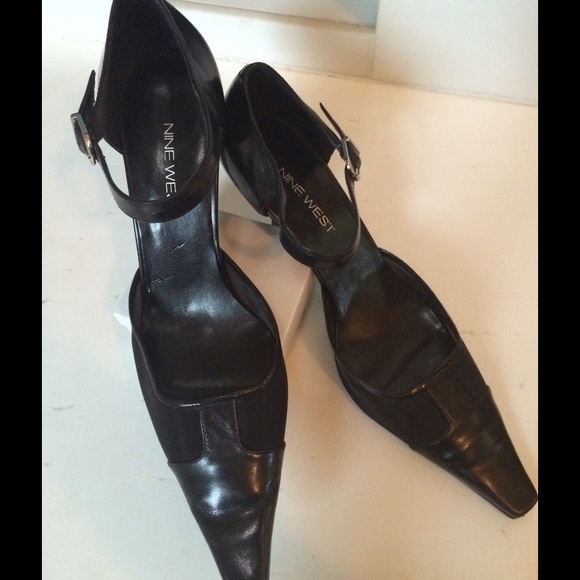 NINE WEST Sophisticated Leather and Mesh Pumps