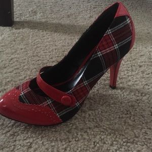Red plaid shoes!!