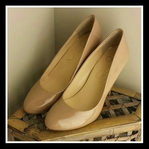 JESSICA SIMPSON Nude Patent Leather Pumps