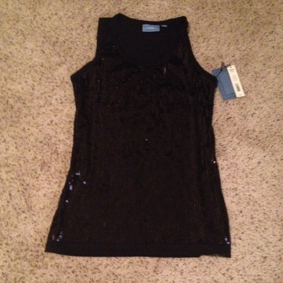 Brand New Simply Vera sequin top!