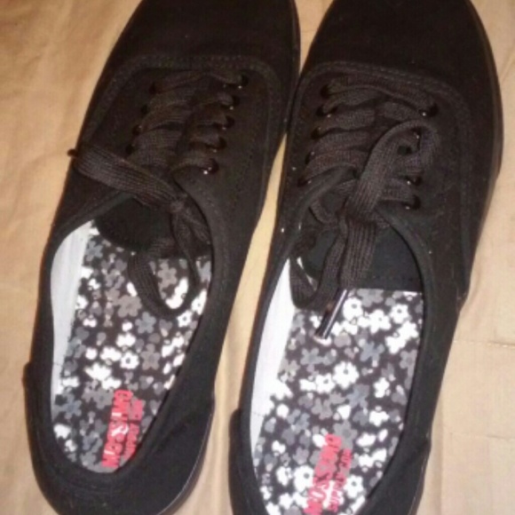 mossimo sneakers