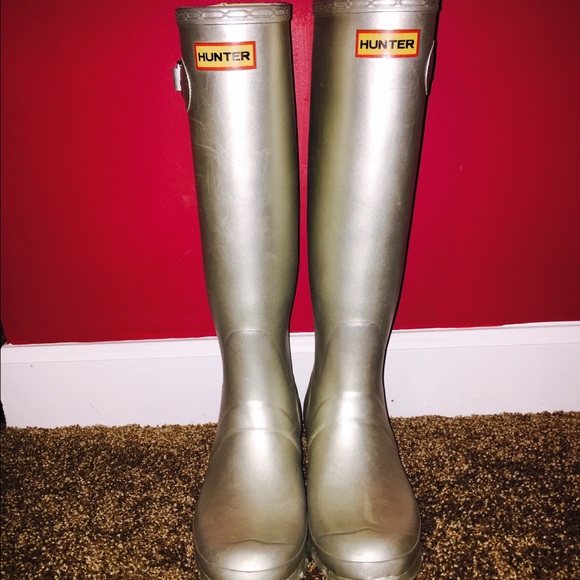Ladies silver Hunter rain boots!