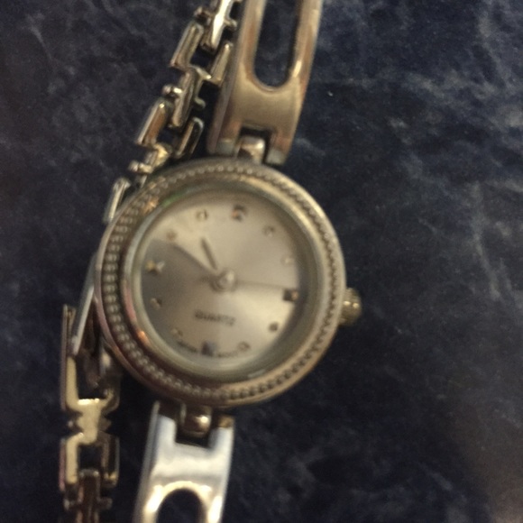 Quartz Watch - Picture 2 of 3