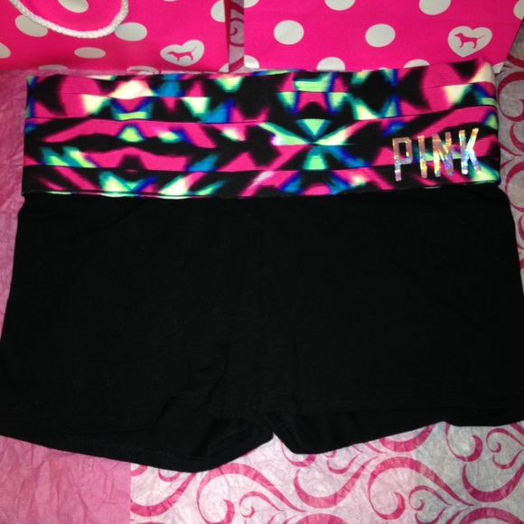 Victoria's Secret Outerwear - 🎀Victoria's Secret Pink🎀Yoga Shortie
