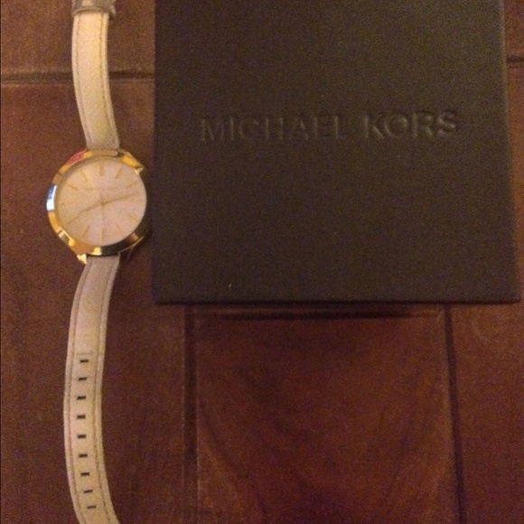 Beautiful. White/Gold. Michael Kors. Watch. - Picture 1 of 4