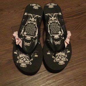 Juicy couture flip flops🎉HP🎉