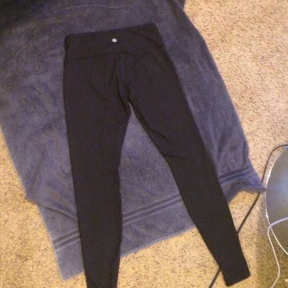 Lululemon size 6 full length wonder unders.