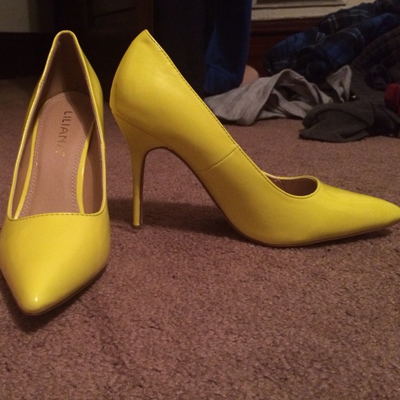 Yellow pumps