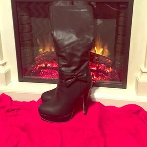 Tall black boot with bow