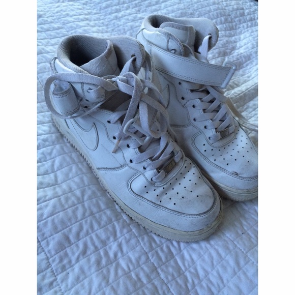 WOMENS SIZE 8 NIKE AIRFORCE 1'S