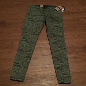 Nwt reversible skinny Hurley pants