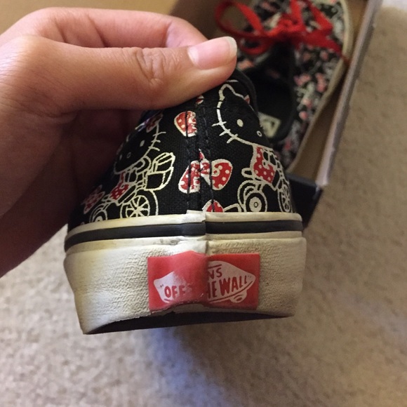 Hello Kitty Vans - Picture 3 of 4