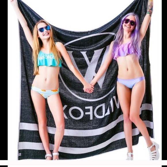 TODAY ONLY💥💥💥 Wildfox best friends towel