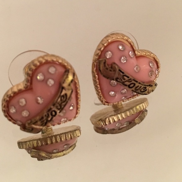 New Heart & love banner gold tone stud earrings - Picture 2 of 4