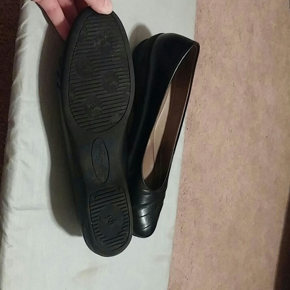 Shoes - Picture 3 of 4