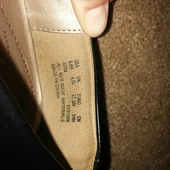 Shoes - Picture 4 of 4