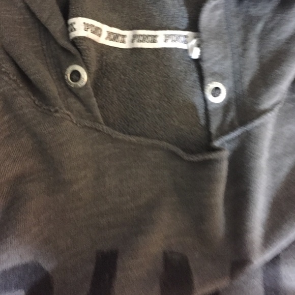 VS gray sweater - Picture 4 of 4