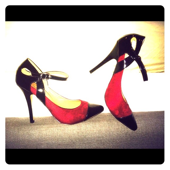 Black and wine colored stiletto