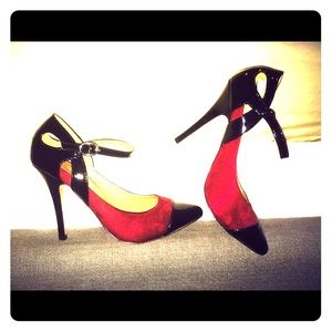 Black and wine colored stiletto