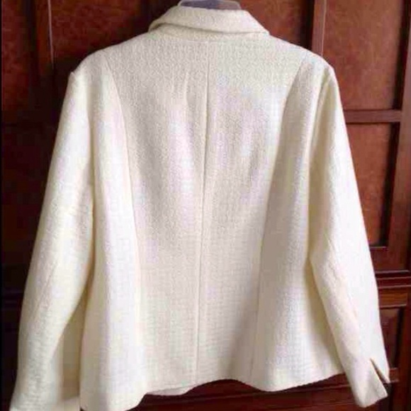 NEW LISTING❤️COLDWATER CREEK IVORY JACKET - Picture 2 of 4