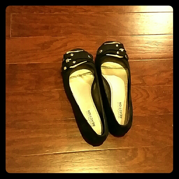 Kenneth Cole Reaction Navy Blue Flats Like New