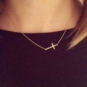 Stella & Dot Interlock cross necklace