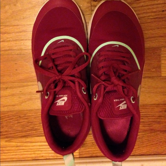 Nike thea