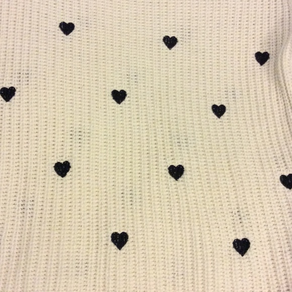 A Heart pattern sweater - Picture 2 of 4