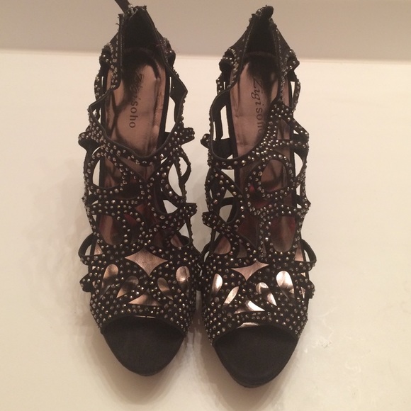 Beautiful Black Zigi Soho heels