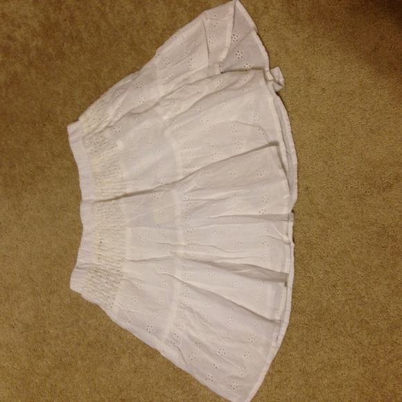 NWT! Small white skirt