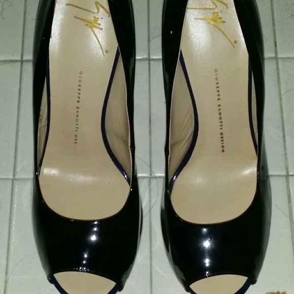 Authentic,  Never worn, New w/o tags