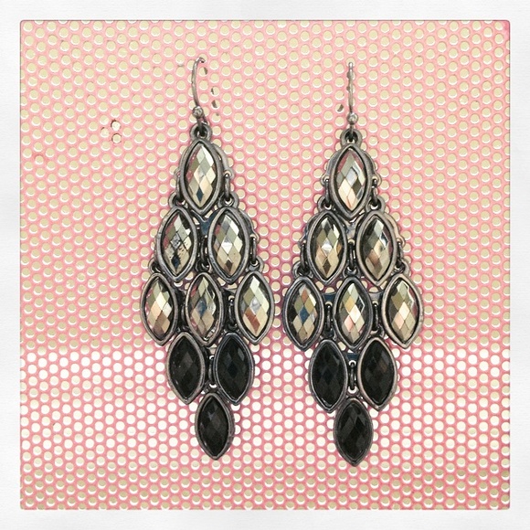 Jewelry - BUNDLED❌Black Teardrop Chandelier Earrings