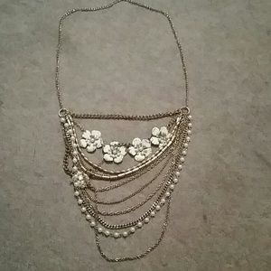 LOVELY statement white and gold necklace